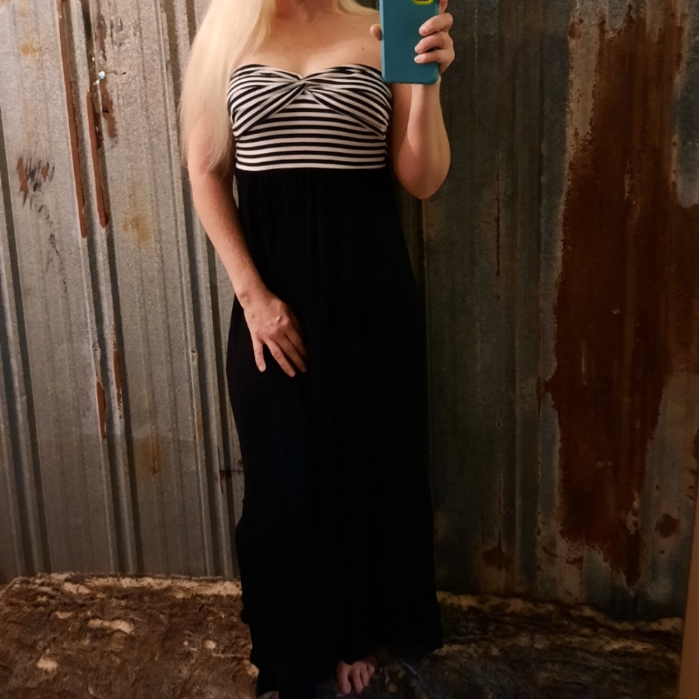 Bebe B&W Striped Criss Cross Elastic Bandeau Maxi Dress